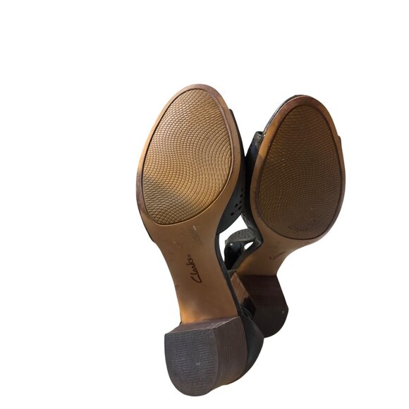 Clarks‎ Sz 9.5Black Perforated Leather Heeled Sandals With Back Zipper Closure - Picture 5 of 7